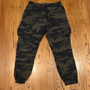PINK Victoria's Secret Olive & Black Camo Lined Joggers, Size Medium